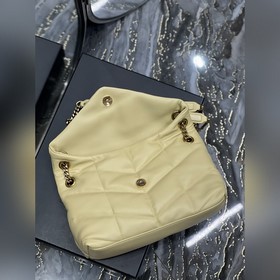 Изготовлена из 100% кожи ягненка, мягкая и нежная на ощупь, созда
