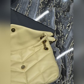 Изготовлена из 100% кожи ягненка, мягкая и нежная на ощупь, созда
