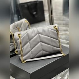 Изготовлено из 100% овечьей кожи, мягкое и нежное на ощупь, созда