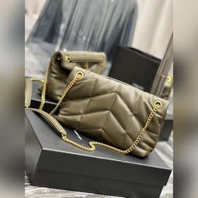 Изготовлено из 100% кожи ягненка, мягкое и нежное на ощупь, созда