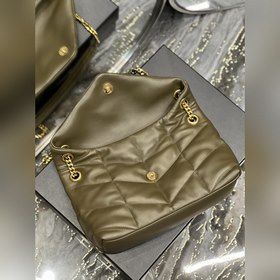 Изготовлено из 100% кожи ягненка, мягкое и нежное на ощупь, созда
