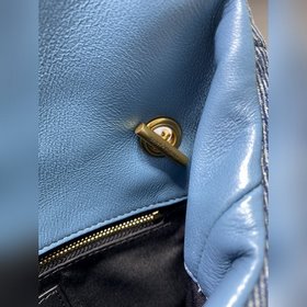 YSL Loulou puffer из серии «Джинсовая» отличается высоким качеств