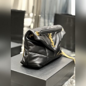 Изготовлено из 100% овечьей кожи, мягкое и нежное на ощупь, созда