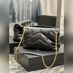 Изготовлено из 100% овечьей кожи, мягкое и нежное на ощупь, созда