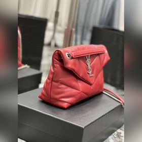 Изготовлено из 100% овечьей кожи, мягкое и нежное на ощупь, созда