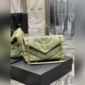 Изготовлено из 100% овечьей кожи, мягкое и нежное на ощупь, созда