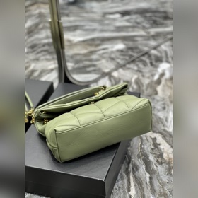 Изготовлено из 100% овечьей кожи, мягкое и нежное на ощупь, созда