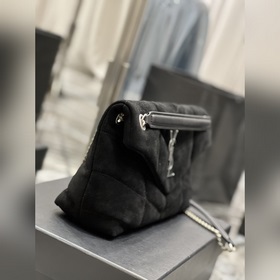 Изготовлено из 100% кожи ягненка, мягкое и нежное на ощупь, созда