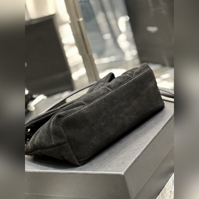 Изготовлено из 100% кожи ягненка, мягкое и нежное на ощупь, созда