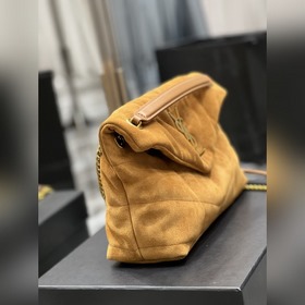 Изготовлено из 100% овечьей кожи, мягкое и нежное на ощупь, созда