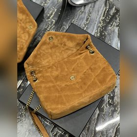 Изготовлено из 100% овечьей кожи, мягкое и нежное на ощупь, созда