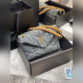 В частности, эта серия джинсовых сумок отличается высокой эстетик