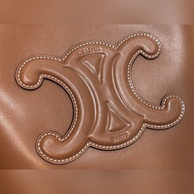 Новинки весны и лета | CUIR TRIOMPHE Маленькая сумка-бакет из гла