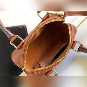 Серия раннего весны 23s | CUIR TRIOMPHE Маленькая сумка из гладко