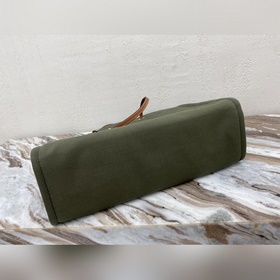 17 x 14 x 6 дюймов (43 x 35 x 15 см) Ткань/кожа Подкладка： ткань 