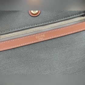 17 x 14 x 6 дюймов (43 x 35 x 15 см) Ткань/кожа Подкладка： ткань 