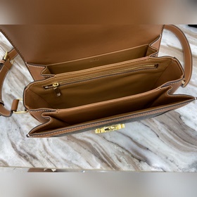 9 x 6 x 3 дюйма (22 x 16,5 x 7 см) 100% телячья кожа Золотые мета