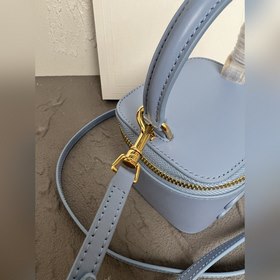 CELINE (9,5 x 8 x 9 см) Данная модель не подходит для смартфонов.