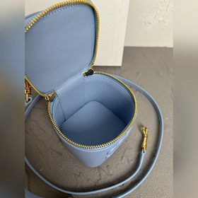 CELINE (9,5 x 8 x 9 см) Данная модель не подходит для смартфонов.