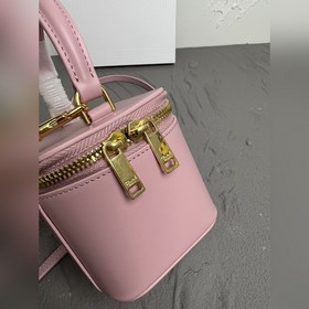 CELINE (9,5 x 8 x 9 см) Данная модель не подходит для смартфонов.