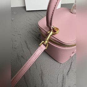 CELINE (9,5 x 8 x 9 см) Данная модель не подходит для смартфонов.