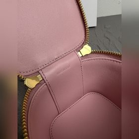 CELINE (9,5 x 8 x 9 см) Данная модель не подходит для смартфонов.