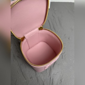 CELINE (9,5 x 8 x 9 см) Данная модель не подходит для смартфонов.