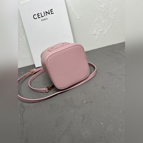 CELINE (9,5 x 8 x 9 см) Данная модель не подходит для смартфонов.