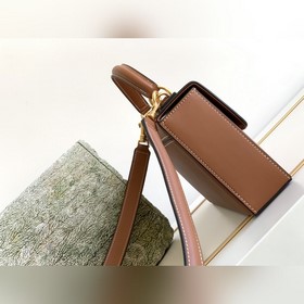 1 основное отделение, внутренний плоский карман, съемный кожаный 