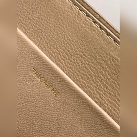 Новинки зимы | Средняя сумка через плечо TRIOMPHE FRAME из кожи б