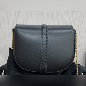Серия 16 в этом сезоне представляет новую модель сумки-седла. С о