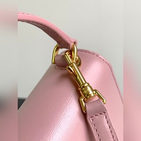 23 Новинка ранней весны Mini Besace из гладкой кожи с мотивом Три