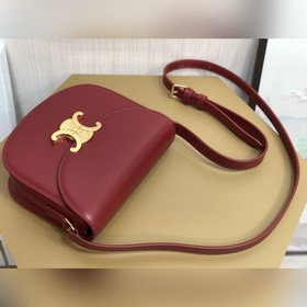 Новая модель TEEN BESACE TRIOMPHE из блестящей кожи бычка Новая с