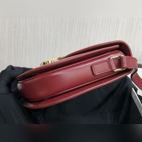 Новая модель TEEN BESACE TRIOMPHE из блестящей кожи бычка Новая с