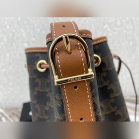 6 x 8 x 6 дюймов (14 x 21 x 14 см) 62% холст, 38% телячья кожа Су