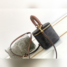 Новая миниатюрная кожаная сумка с логотипом Неожиданный хит этог