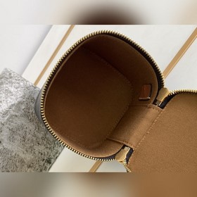 Новая миниатюрная кожаная сумка с логотипом Неожиданный хит этог
