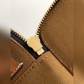 Новая миниатюрная кожаная сумка с логотипом Неожиданный хит этог
