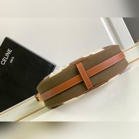 Новинки осени-зимы | Сумка AVA из канваса с вышитым Триумфальной