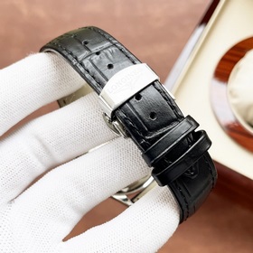 Longines — классические мужские часы с тремя стрелками, отличающи