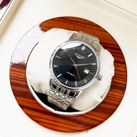 Longines — классические мужские часы с тремя стрелками, отличающи