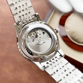 Набор парных часов Longines, созданный для влюбленных, отличается