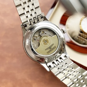 Longines — классические мужские часы с тремя стрелками, отличающи