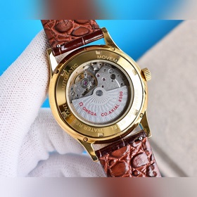 Серия Omega Seamaster Curved Case с крышкой в форме уха вышла в п