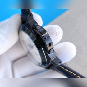 Новинка от крупного производителя — серия Panerai с реальными фот