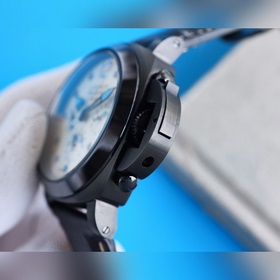 Новинка от крупного производителя — серия Panerai с реальными фот
