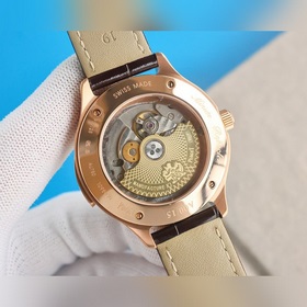 Новая модель Piaget Emperador G0A38019 с черным ремешком, с тремя