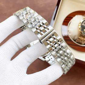 Элегантные мужские часы Patek Philippe с впечатляющим ажурным диз