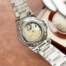 Роскошные мужские часы Rolex. Классический дизайн с тремя стрелка