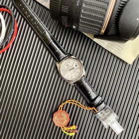 Улучшенная версия самой классической серии Rolex, единственная в